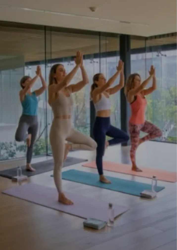 Clase de yoga en las amenidades de Origina Pedregal