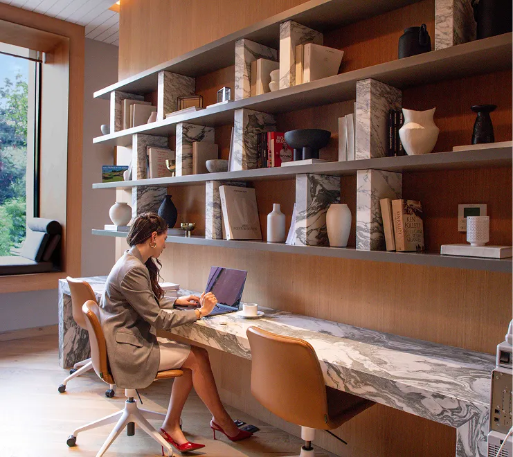 Coworking con mesa de mármol